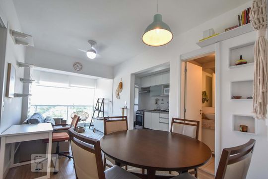 Sala de apartamento para alugar com 1 quarto, 50m² em Jardim Aeroporto, São Paulo