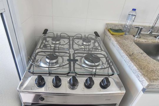 Cozinha de apartamento para alugar com 1 quarto, 50m² em Jardim Aeroporto, São Paulo
