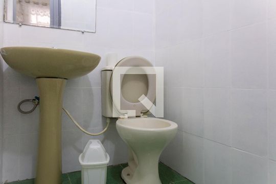 Banheiro de casa para alugar com 1 quarto, 27m² em Jardim Nosso Lar, São Paulo