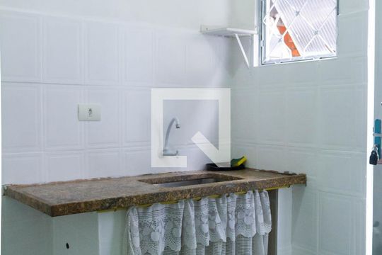 Cozinha de casa para alugar com 1 quarto, 27m² em Jardim Nosso Lar, São Paulo