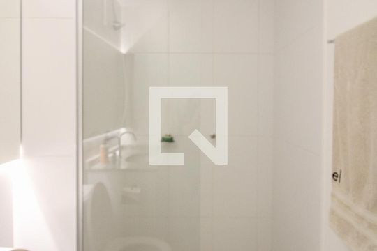 Banheiro de kitnet/studio à venda com 1 quarto, 27m² em Pinheiros, São Paulo
