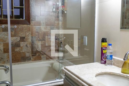 Banheiro da suíte  de casa à venda com 3 quartos, 175m² em Jardim Sao Judas Tadeu, Guarulhos