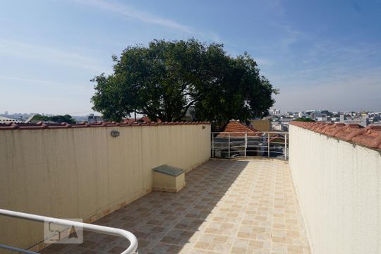 Área Aberta Piso Superior de casa para alugar com 3 quartos, 140m² em Vila Frugoli, São Paulo