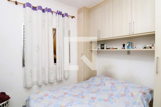 Quarto 2 de casa para alugar com 3 quartos, 120m² em Vila Nilo, São Paulo