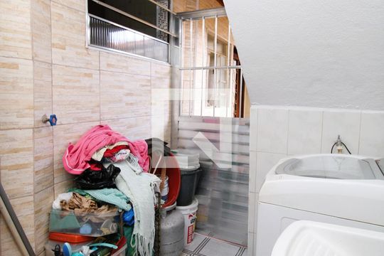 Área de Serviço de casa para alugar com 3 quartos, 120m² em Vila Nilo, São Paulo