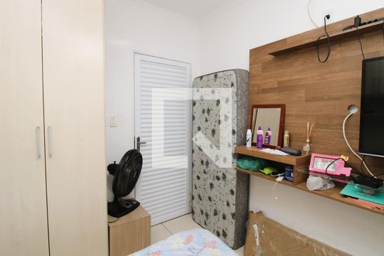 Quarto 2 de casa para alugar com 3 quartos, 120m² em Vila Nilo, São Paulo