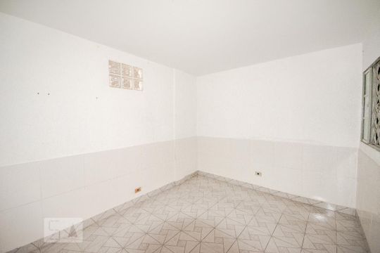 Quarto de casa para alugar com 1 quarto, 70m² em Vila Nilo, São Paulo