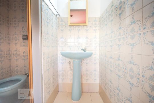 Banheiro de casa para alugar com 1 quarto, 70m² em Vila Nilo, São Paulo
