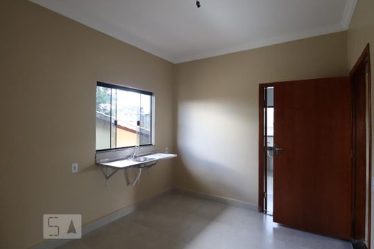 Cozinha 1 de kitnet/studio para alugar com 4 quartos, 60m² em Residencial Brisas da Mata, Goiânia