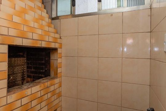Cozinha, lavanderia com churrasqueira  de apartamento à venda com 2 quartos, 75m² em Cristo Redentor, Porto Alegre
