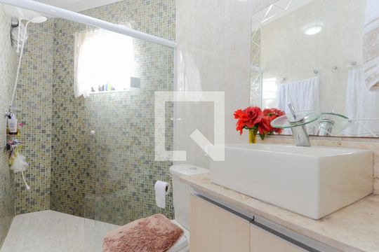 Banheiro da Suíte de casa à venda com 3 quartos, 200m² em Jardim do Papai, Guarulhos