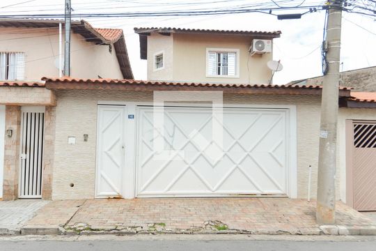 Fachada de casa à venda com 3 quartos, 200m² em Jardim do Papai, Guarulhos