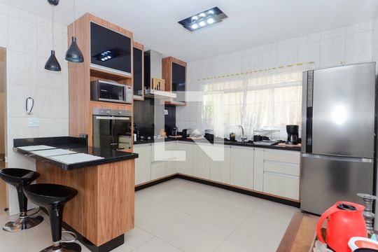 Cozinha de casa à venda com 3 quartos, 200m² em Jardim do Papai, Guarulhos