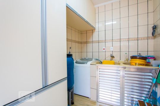 Área de serviço de casa para alugar com 3 quartos, 218m² em Vila Floresta, Santo André