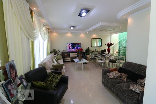 Sala de casa à venda com 3 quartos, 650m² em Vila Lúcia, São Paulo