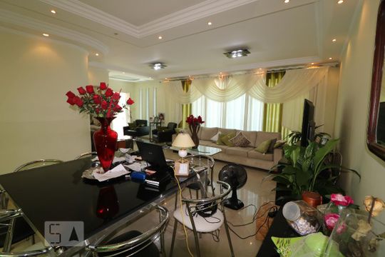 Sala de casa à venda com 3 quartos, 650m² em Vila Lúcia, São Paulo