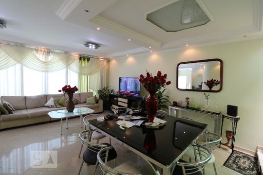 Casa à venda com 3 quartos, 650m² em Vila Lúcia, São Paulo