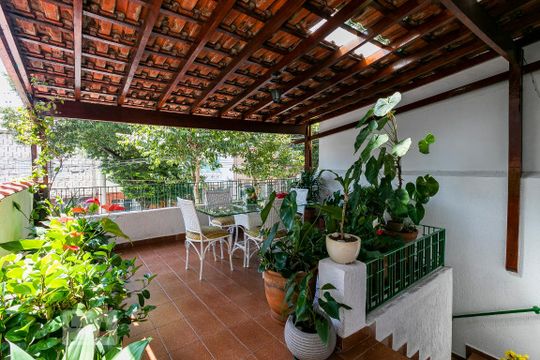 Varanda de casa à venda com 3 quartos, 107m² em Vila Bertioga, São Paulo