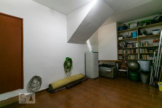 Garagem de casa à venda com 3 quartos, 107m² em Vila Bertioga, São Paulo