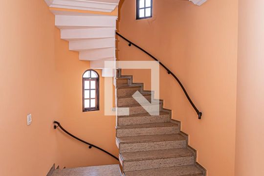 Escada de casa à venda com 3 quartos, 360m² em Vila Barreto, São Paulo