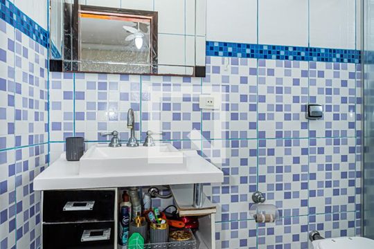 Banheiro suite 1 de casa à venda com 3 quartos, 360m² em Vila Barreto, São Paulo