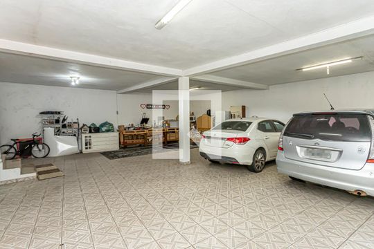 Garagem coberta de casa à venda com 3 quartos, 360m² em Vila Barreto, São Paulo