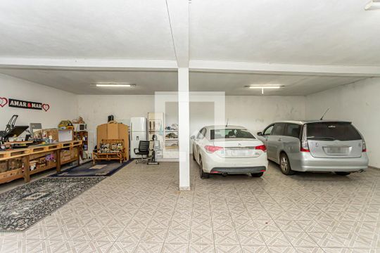 Garagem coberta de casa à venda com 3 quartos, 360m² em Vila Barreto, São Paulo