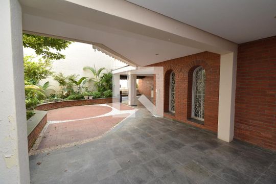 Quintal de casa à venda com 5 quartos, 476m² em Vila Galvão, Guarulhos