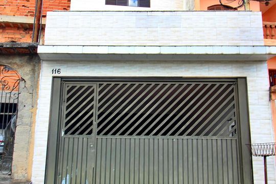 Fachada de casa à venda com 4 quartos, 255m² em Vila Progresso, Santo André