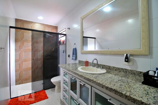 Banheiro da Suíte de casa à venda com 4 quartos, 255m² em Vila Progresso, Santo André