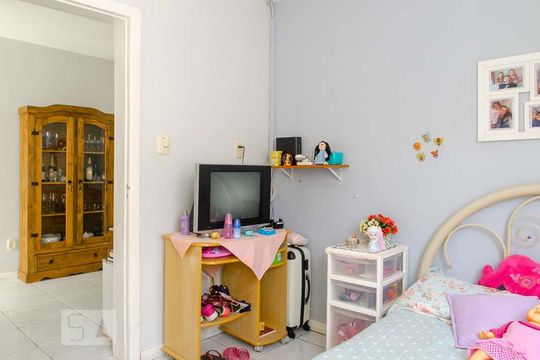 Quarto 1 de casa à venda com 4 quartos, 200m² em Cavalhada, Porto Alegre