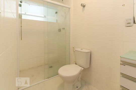 Banheiro de apartamento para alugar com 2 quartos, 85m² em Pompeia, São Paulo