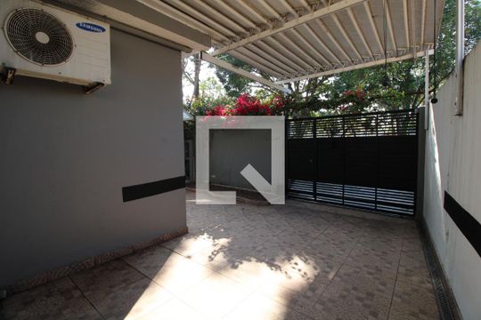 Garagem de casa à venda com 4 quartos, 211m² em Socorro, São Paulo