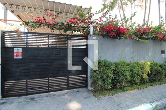 Fachada de casa à venda com 4 quartos, 211m² em Socorro, São Paulo