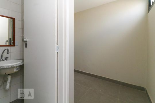 Quarto de serviço de apartamento para alugar com 3 quartos, 210m² em Pinheiros, São Paulo