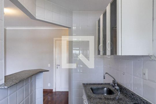 Cozinha de kitnet/studio para alugar com 1 quarto, 35m² em Vila Nova Conceição, São Paulo