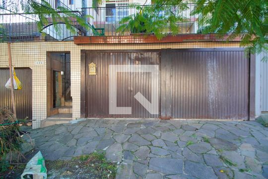 Fachada de casa à venda com 7 quartos, 380m² em Jardim do Salso, Porto Alegre