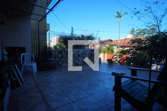 Área comum de casa à venda com 7 quartos, 380m² em Jardim do Salso, Porto Alegre