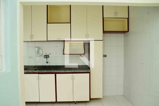 Cozinha de casa de condomínio para alugar com 2 quartos, 85m² em Jardim Barro Branco, Cotia