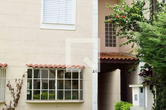 Fachada de casa de condomínio para alugar com 2 quartos, 85m² em Jardim Barro Branco, Cotia