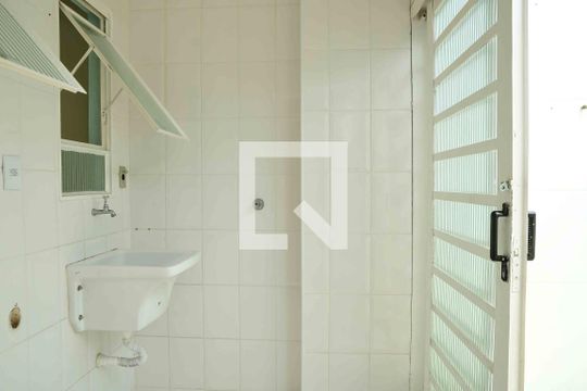 Área de Serviço de casa de condomínio para alugar com 2 quartos, 85m² em Jardim Barro Branco, Cotia
