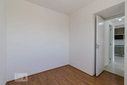Quarto 1 de apartamento para alugar com 2 quartos, 32m² em Parque Fongaro, São Paulo