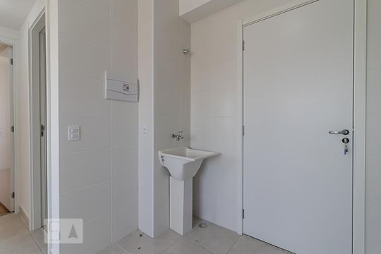 Cozinha e Área de Serviço de apartamento para alugar com 2 quartos, 32m² em Parque Fongaro, São Paulo
