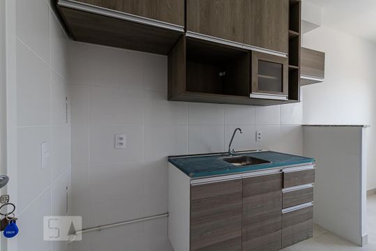 Cozinha e Área de Serviço de apartamento para alugar com 2 quartos, 32m² em Parque Fongaro, São Paulo