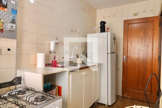 Cozinha de apartamento para alugar com 1 quarto, 38m² em Consolação, São Paulo