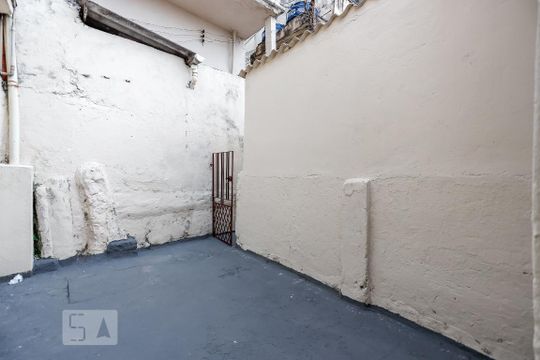 Quintal de casa para alugar com 2 quartos, 90m² em Vila Constança, São Paulo
