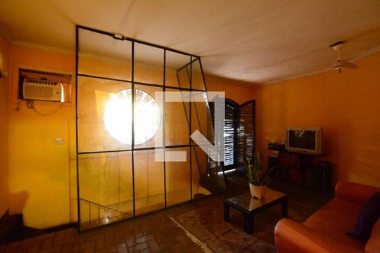 Quarto 2 de casa para alugar com 4 quartos, 100m² em Irajá, Rio de Janeiro