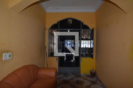 Sala de casa para alugar com 4 quartos, 100m² em Irajá, Rio de Janeiro