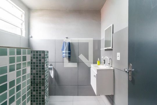 Banheiro de kitnet/studio para alugar com 1 quarto, 42m² em Vila Lavínia, Mogi das Cruzes