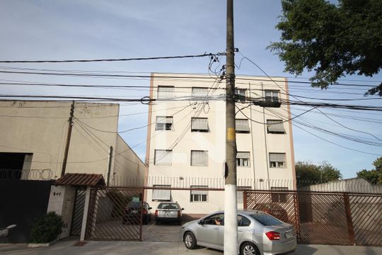 Fachada de kitnet/studio para alugar com 1 quarto, 43m² em Vila Monumento, São Paulo